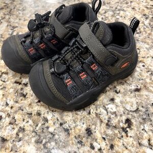 Kids Keens Shoe, Size 8